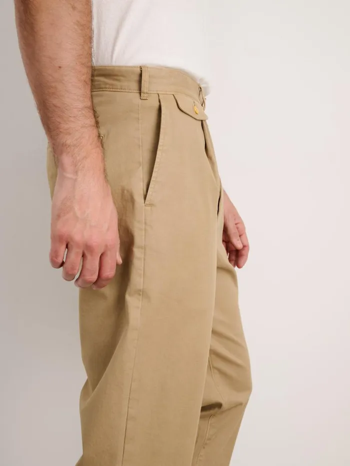 Alex Mill Pants Men Standard Pleated Pant In Chino Vintage Khaki