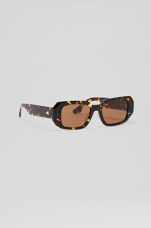 Eyewear Women Scanlan Theodore ST BOLD RECTANGLE SUNGLASSES Tortshell Eyewear Women Scanlan Theodore ST BOLD RECTANGLE SUNGLASSES Tortshell