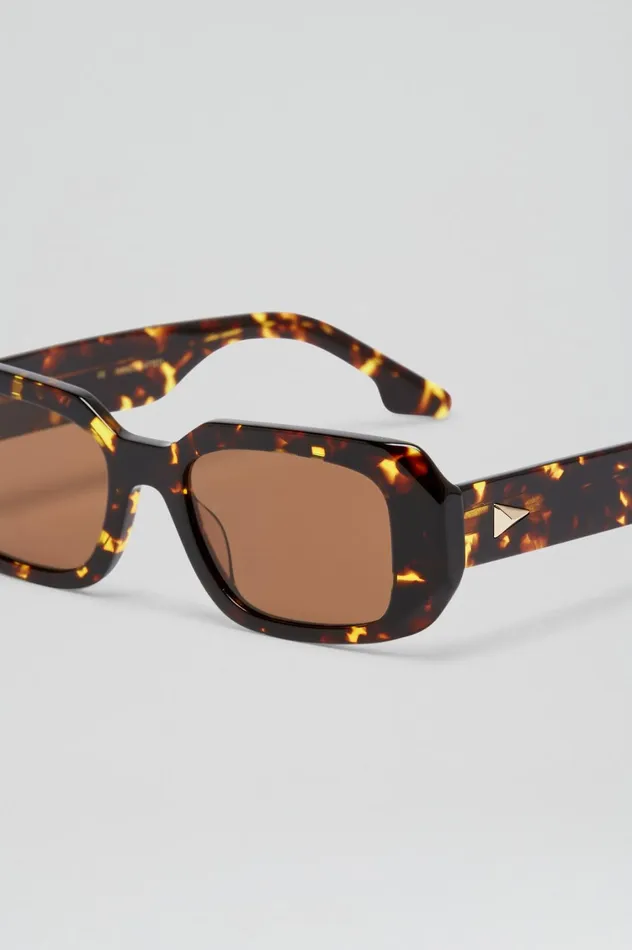 Eyewear Women Scanlan Theodore ST BOLD RECTANGLE SUNGLASSES Tortshell Eyewear Women Scanlan Theodore ST BOLD RECTANGLE SUNGLASSES Tortshell
