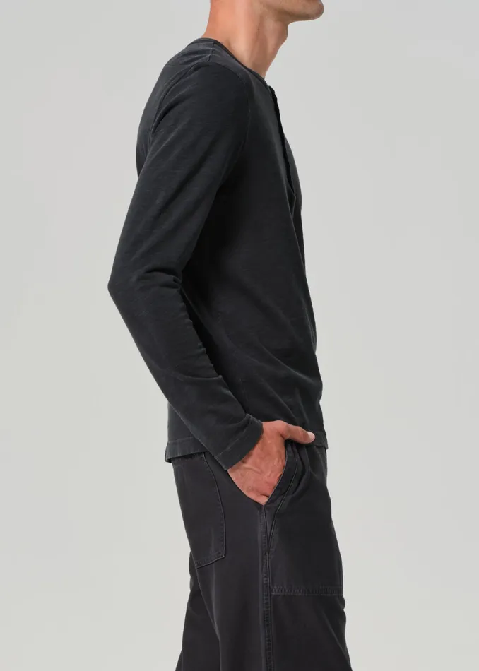 Men Shirts Citizens Of Humanity Classic Henley In Washed Black